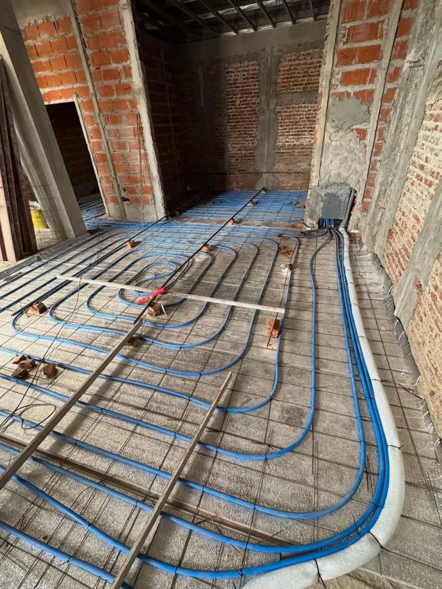 Tendido de caño de piso radiante sobre malla electrosoldada