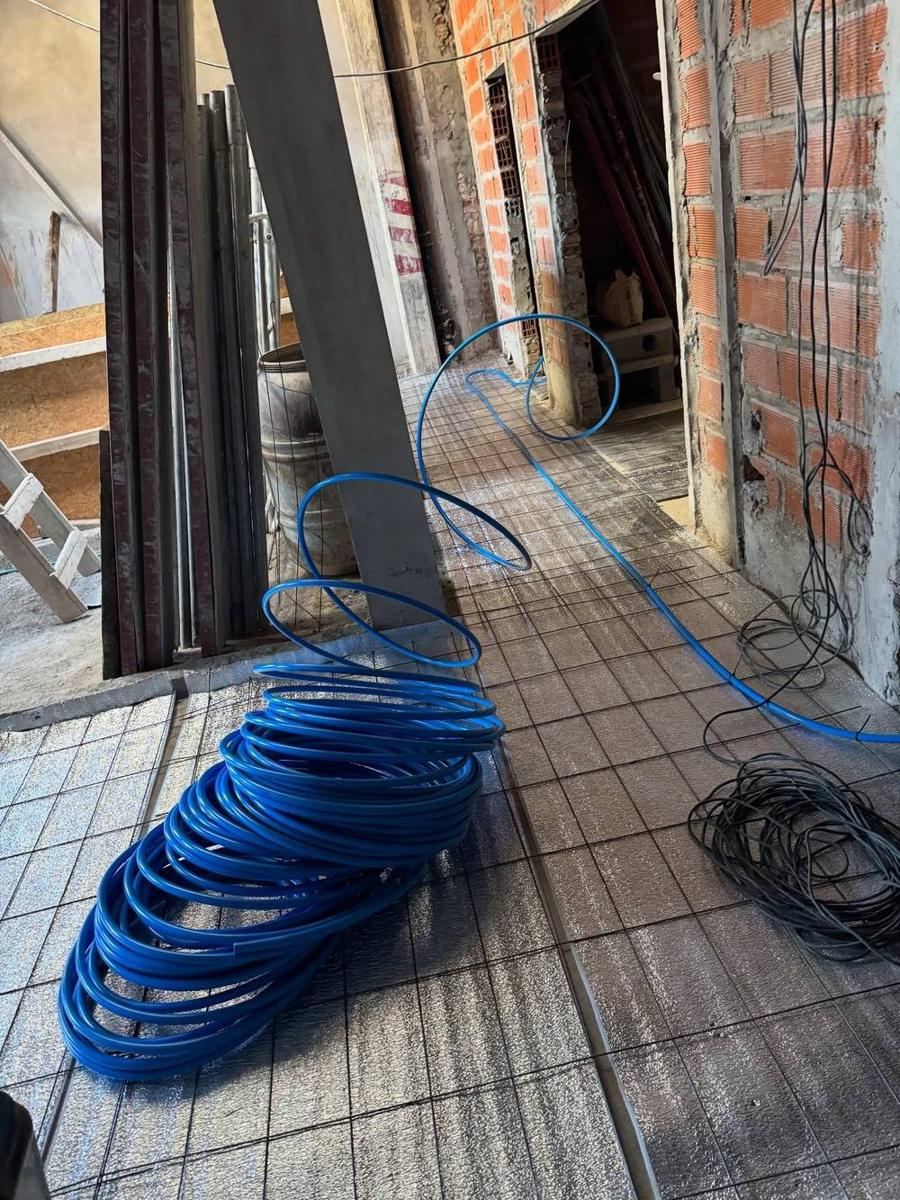 Circuito de piso radiante terminado antes del contrapiso