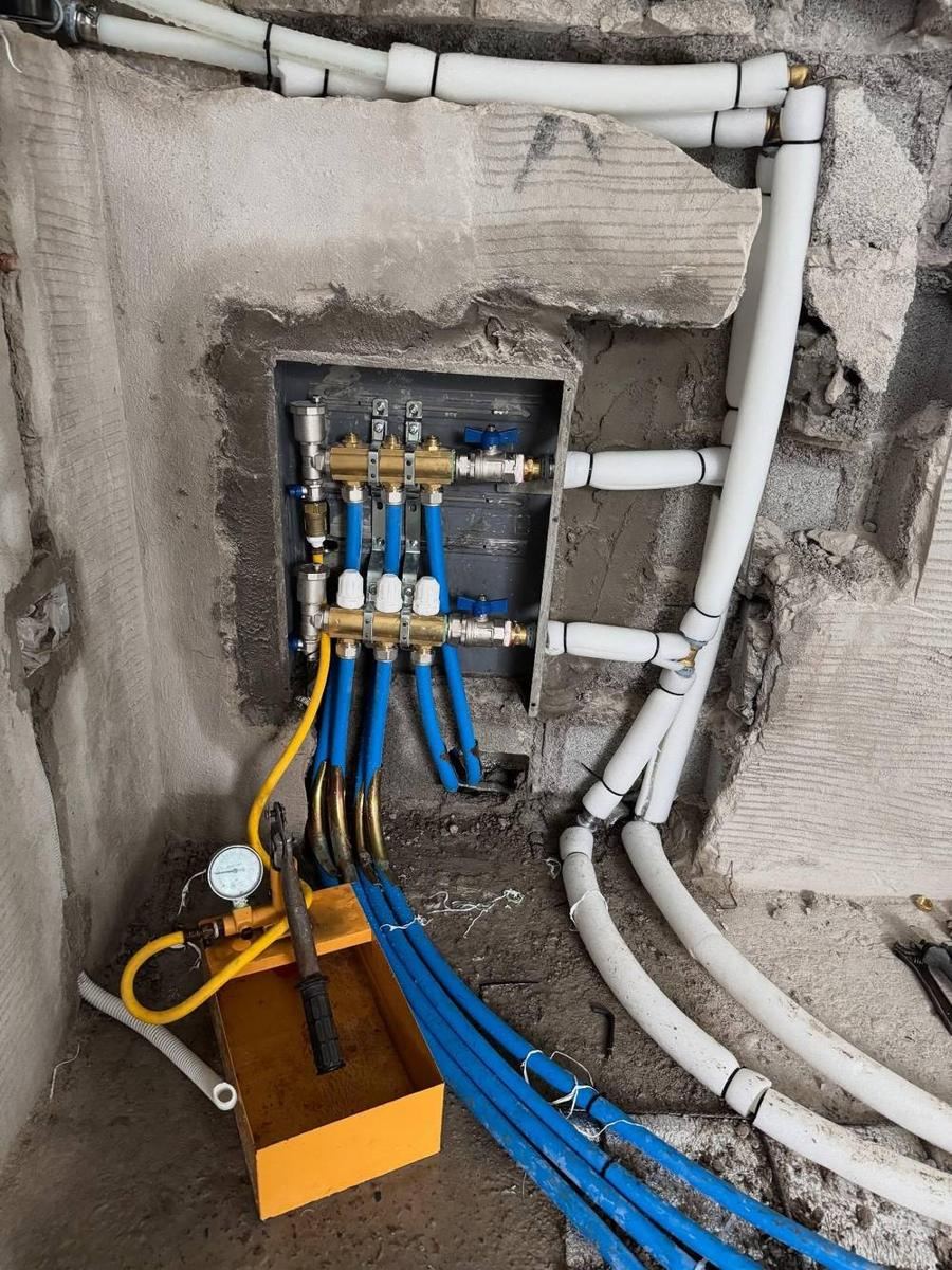 Colector de piso radiante empotrado en la pared